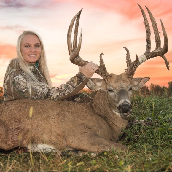 Meet your Posher, Haley - Picture 1 of 8